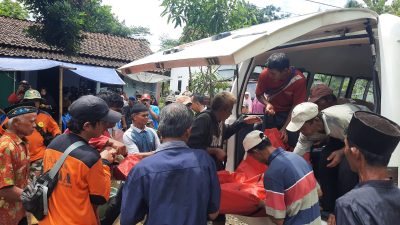 Pencari Batu Hanyut dan Tewas di Sungai