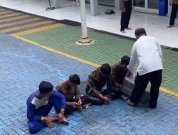 Tidak Ikut Sholat Jumat, 4 Siswa Dihukum Guru dengan Disiram Air