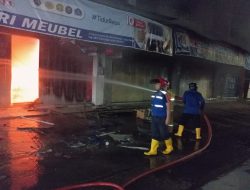 Terjebak Saat Kebakaran Ruko di Cilacap, Pemilik Loncat ke Truk