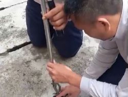 Kontak Motor Masuk ke Selokan, Pemilik Sampai Panggil Damkar Cilacap