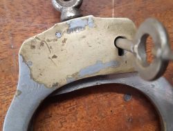 Cosplay Jadi Mafia, Tangan Siswa Ini Terborgol Hingga Minta Tolong Damkar Cilacap