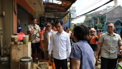 Wapres Gibran Minta BNPB Tangani Kesehatan dan Makanan Pengungsi Korban Banjir Bekasi