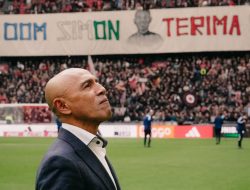 Karir Mentereng Simon Tahamata Sebagai Pemain Bikin PSSI Kesengsem