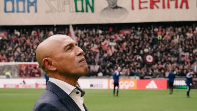Karir Mentereng Simon Tahamata Sebagai Pemain Bikin PSSI Kesengsem