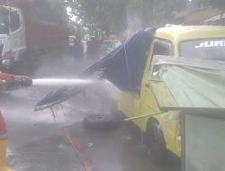 Mobil Tahu Bulat Terbakar Usai Ditabrak, Satu Orang Terluka