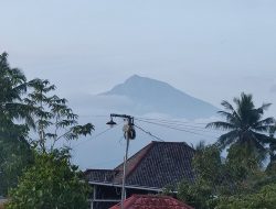 Heboh! WNA Kibarkan Bendera Israel di Puncak Rinjani, Ini Respons Pihak TNGR