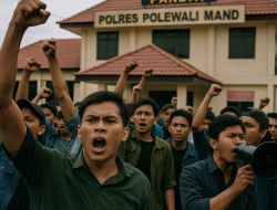Mahasiswa Kepung Mapolres Polewali Mandar, Desak Usut Tuntas Kasus Oli Palsu