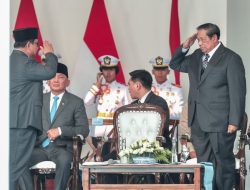 Momen SBY Beri Hormat ke Prabowo. SBY : Siap