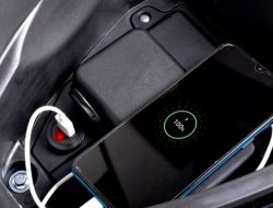 Ngecas HP di Mobil Bisa Bikin Aki Cepet Soak