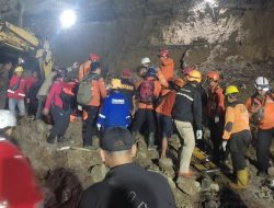 2 Korban Longsor Di Cimahi Berhasil Dievakuasi oleh Tim SAR