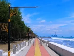 Pesona Teduh Pantai Kemiren di Cilacap