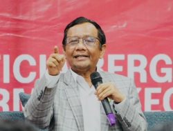 Sidang Putusan Hasto Jadi Sorotan, Mahfud MD Sentil Hakim