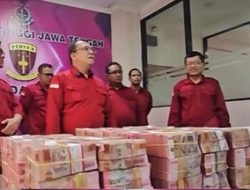 Kejati Jateng Pamerkan Uang Korupsi BUMD Cilacap Senilai Rp 13 Miliar