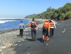 Tim Gabungan Cari Wisatawan Tenggelam di Puncak Guha, Garut