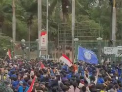 Desak Presiden Bubarkan DPR, Massa Gelar Aksi Besar-besaran