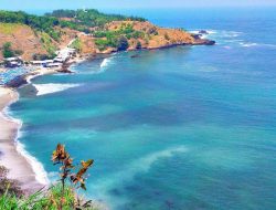 Pantai Manganti, Destinasi Wisata Selatan Jawa yang Bikin Takjub