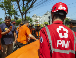 Pencarian Pemuda Tenggelam di Sungai Jagir Surabaya