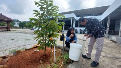 Mahasiswa Ciptakan Penyemprot Hama Otomatis Berbasis IoT untuk Tanaman Durian