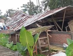 Bangunan Ponpes di Cilacap Ambruk Diterjang Angin Kencang, Santri Selamat