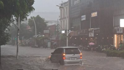 Jakarta Masih Terendam Banjir, Tinggi Genangan Hingga 110 Sentimeter