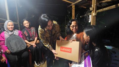 Menjahit Harapan Klaudia Modali Raih Pendidikan Tinggi Berkat KIP Kuliah