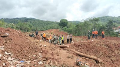 46 Warga Jadi Korban Longsor di Desa Cibeunying. 2 Meninggal Dunia