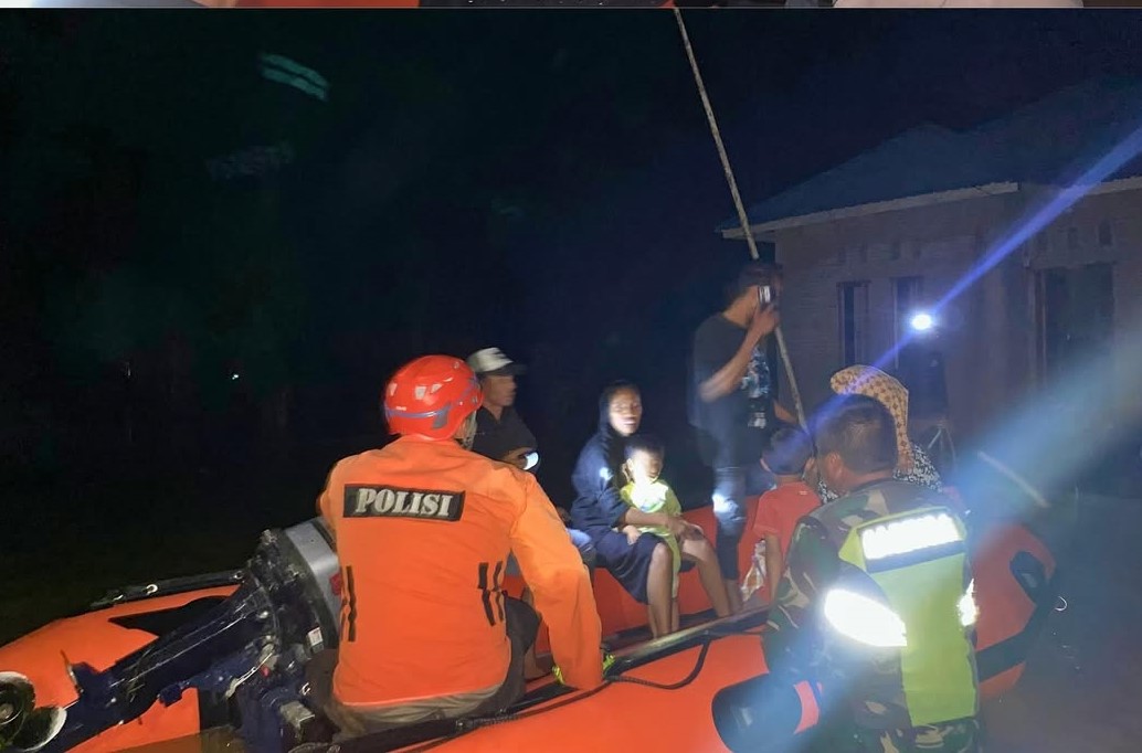 Banjir Aceh Capai 150 Cm, 558 Warga Trumon Tengah Dievakuasi ke Posko Pengungsian