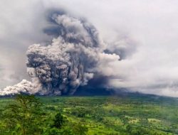 Gunung Semeru Kembali Erupsi, Badan Geologi Tegaskan Larangan Aktivitas di Zona Rawan