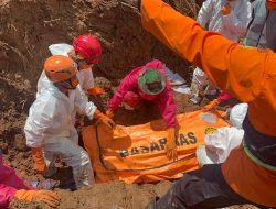 2 Korban Longsor di Desa Cibeunying Ditemukan. Tersisa 3 Orang Lagi