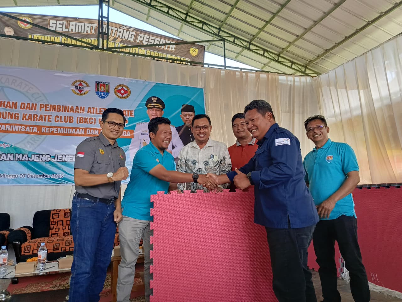 BKC Terima Bantuan Matras untuk Pembinaan Atlet Karate
