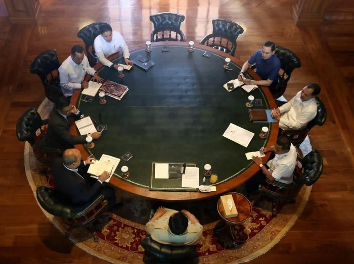 Prabowo Gelar Rapat Terbatas di Hambalang, Bahas Pemulihan Bencana dan Kampung Haji