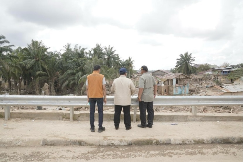 Momen Prabowo Lihat Kayu Glondongan di Aceh Tamiang, Minta Semua Pihak Jaga Lingkungan