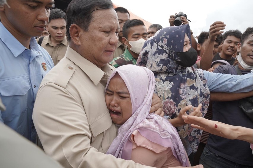 Prabowo Temui Pengungsi di Sumut, Janjikan Ganti Rumah Korban