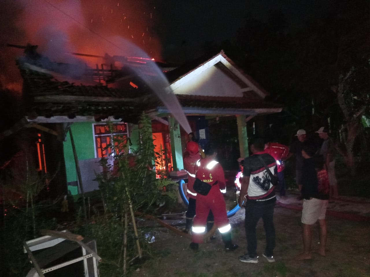 Lansia di Cilacap Tewas saat Kebakaran Rumah. 2 Rumah Ludes Terbakar