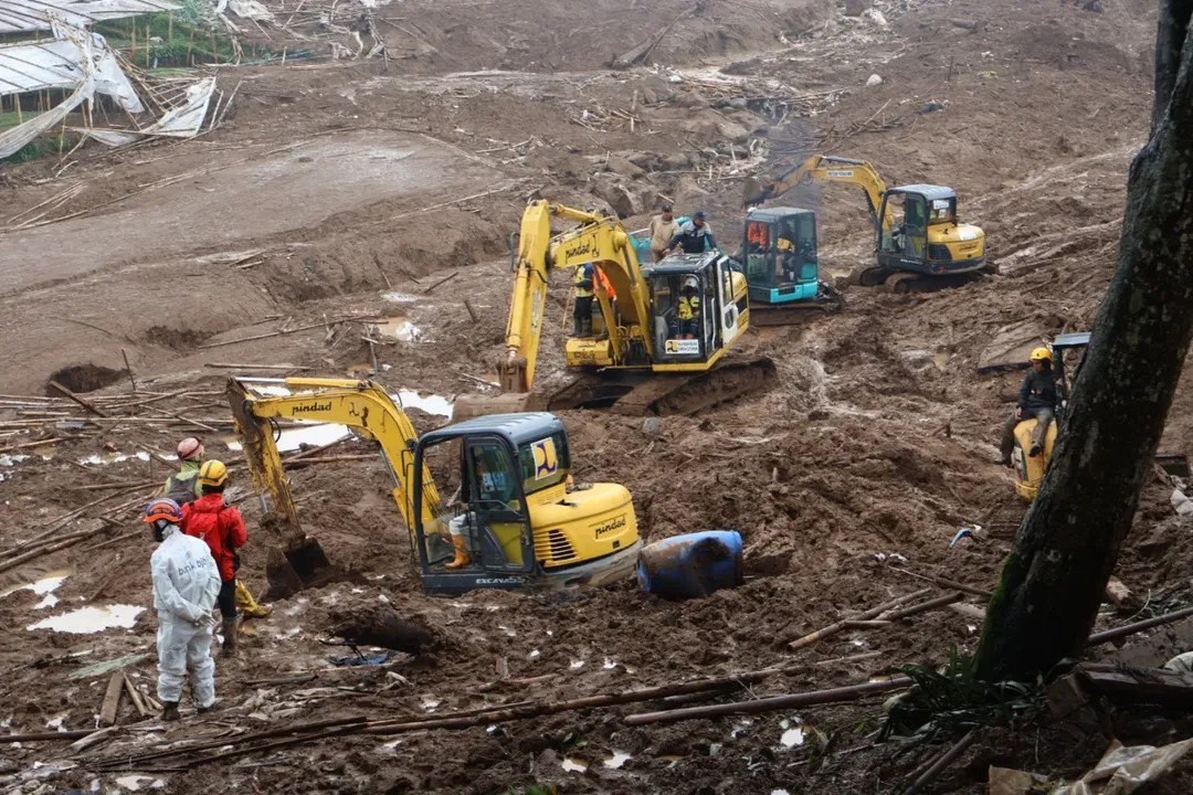 Dukung Pencarian Korban Longsor Cisarua, Kementerian PUPR Kerahkan Alat Berat