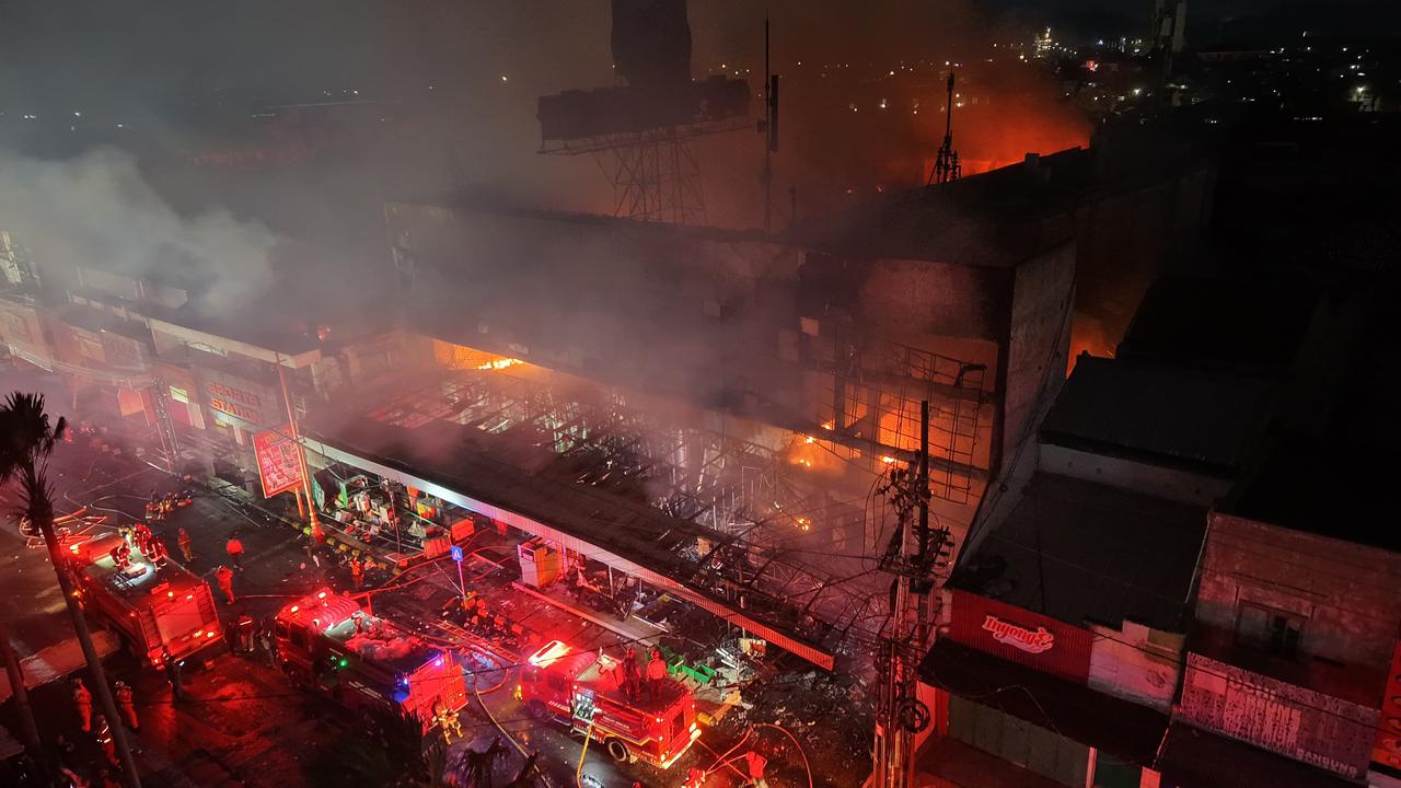 Pusat Perbelanjaan di Cilacap Musnah Terbakar