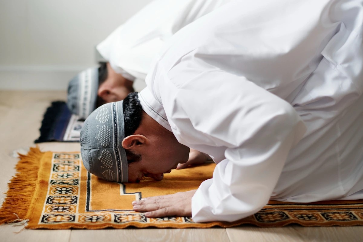 10 Perkara yang Membatalkan Sholat. Apa Saja?