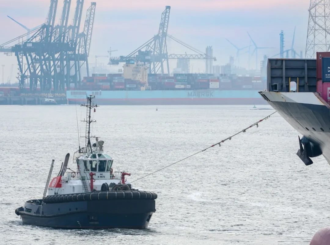 Tiga WNI Hilang Usai Ledakan Kapal di Selat Hormuz